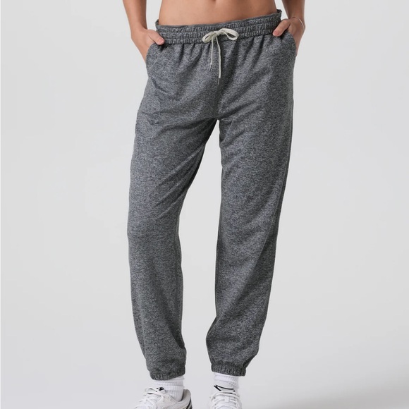 Vuori boyfriend jogger. Guc. Light grey with charcoal grey. Medium - Picture 5 of 16
